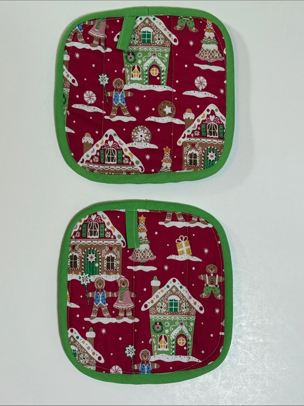 Handmade Christmas Holiday Gingerbread House Themed Quilted Oven Mitt 6 Pc Set
